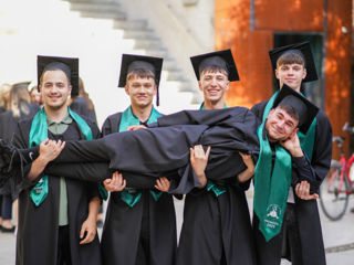 Mantii (Robe) pentru absolvenți , servicii foto-video. foto 5
