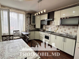 Apartament cu 2 camere, 89 m², Buiucani, Chișinău foto 2