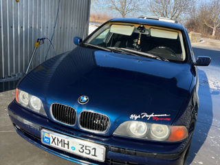 BMW 5 Series foto 3