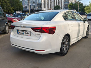 Toyota Avensis foto 1