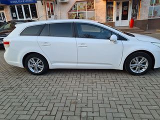 Toyota Avensis foto 4