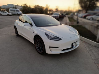 Tesla Model 3 foto 1