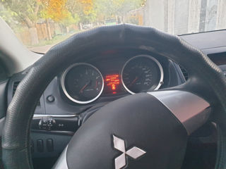 Mitsubishi Lancer foto 2