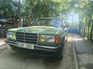 Mercedes Series (W123), 1984 г.