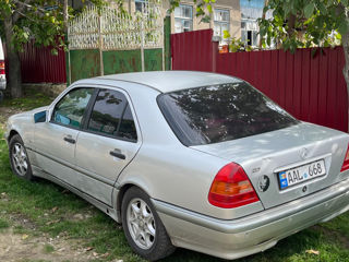 Mercedes C-Class foto 2