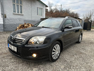 Toyota Avensis foto 2