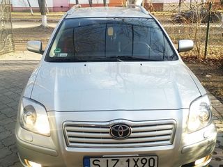 Toyota Avensis foto 2