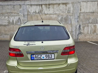 Mercedes B-Class foto 2