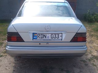 Mercedes Series (W124) foto 2