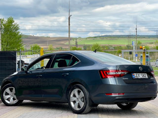 Skoda Superb foto 6