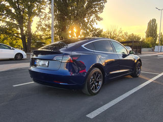 Tesla Model 3 foto 3