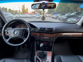 BMW 5 Series foto 14