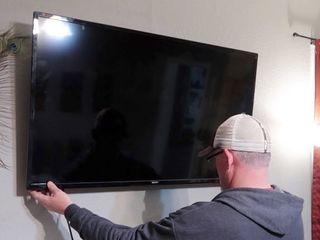 Мастер. Установка телевизоров LCD, LED, Plasma на стену. Instalarea televizor pe perete, suport tv.