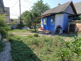 Продаем дом на земельный участок (9 соток) в городе бельцы, на улице ж. кюри 23. foto 1
