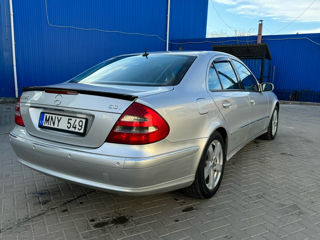 Mercedes E-Class foto 2