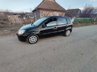 Ford Fiesta foto 2