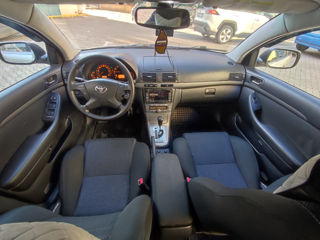 Toyota Avensis foto 8