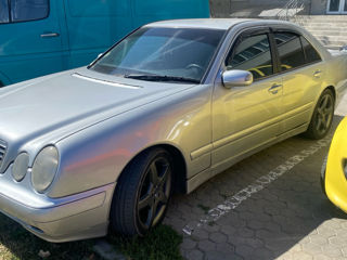 Mercedes E-Class foto 1