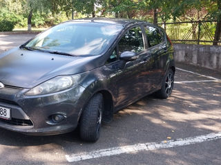 Ford Fiesta foto 8