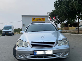 Mercedes C-Class foto 7