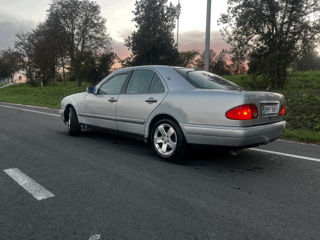 Mercedes E-Class foto 2