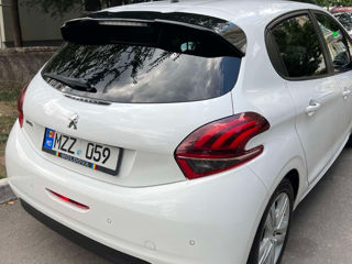 Peugeot 208 foto 4