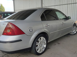 Ford Mondeo foto 1