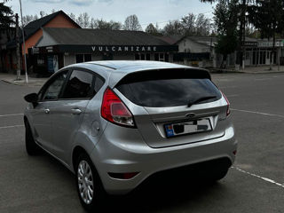 Ford Fiesta foto 3