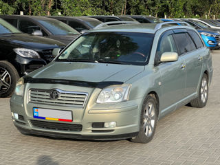 Toyota Avensis foto 1