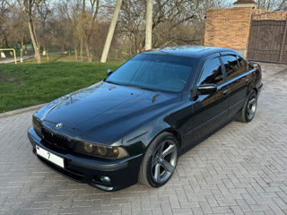 BMW 5 Series foto 3