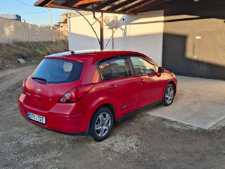 Nissan Versa foto 3