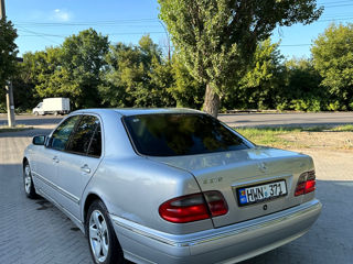 Mercedes E-Class foto 2