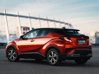 Toyota C-HR foto 2