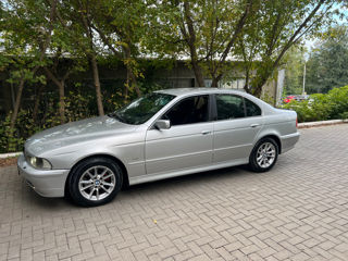 BMW 5 Series foto 1