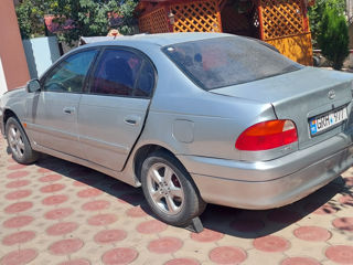 Toyota Avensis foto 2