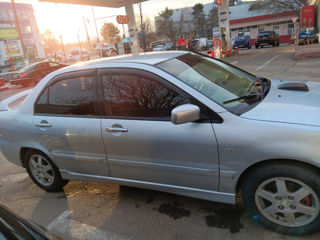 Mitsubishi Lancer foto 1