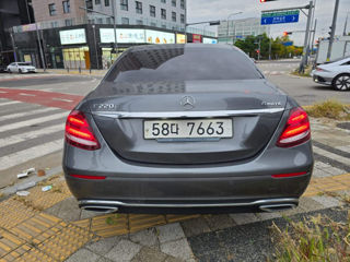 Mercedes E-Class foto 2