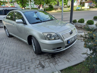 Toyota Avensis foto 1