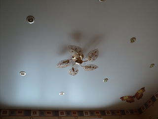 Натяжные потолки теневои зазор  не зависимо от фактуры - лак, сатин, мат+25 лет гарантиа! foto 13