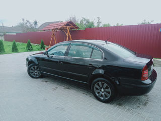 Skoda Superb foto 2