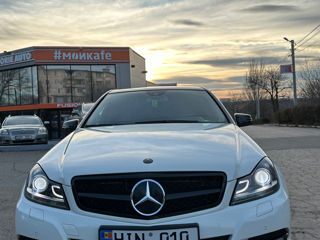 Mercedes C-Class foto 4