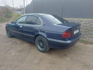 BMW 5 Series foto 2