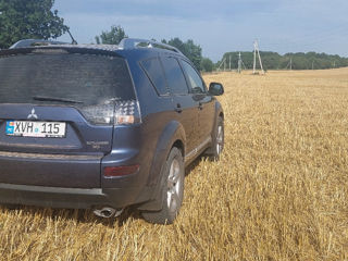 Mitsubishi Outlander foto 2