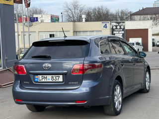 Toyota Avensis foto 6