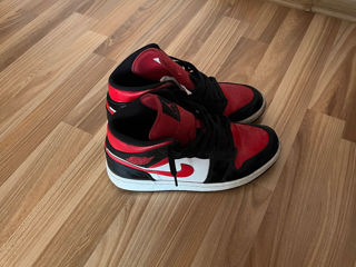 Jordan 1 mid foto 3