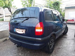 Opel Zafira foto 2