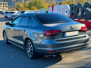 Volkswagen Jetta foto 7