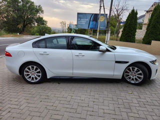 Jaguar XE foto 6