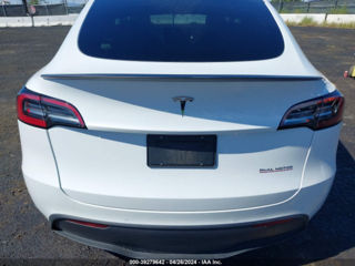 Tesla Model Y foto 15