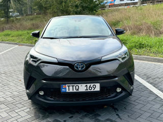 Toyota C-HR foto 2